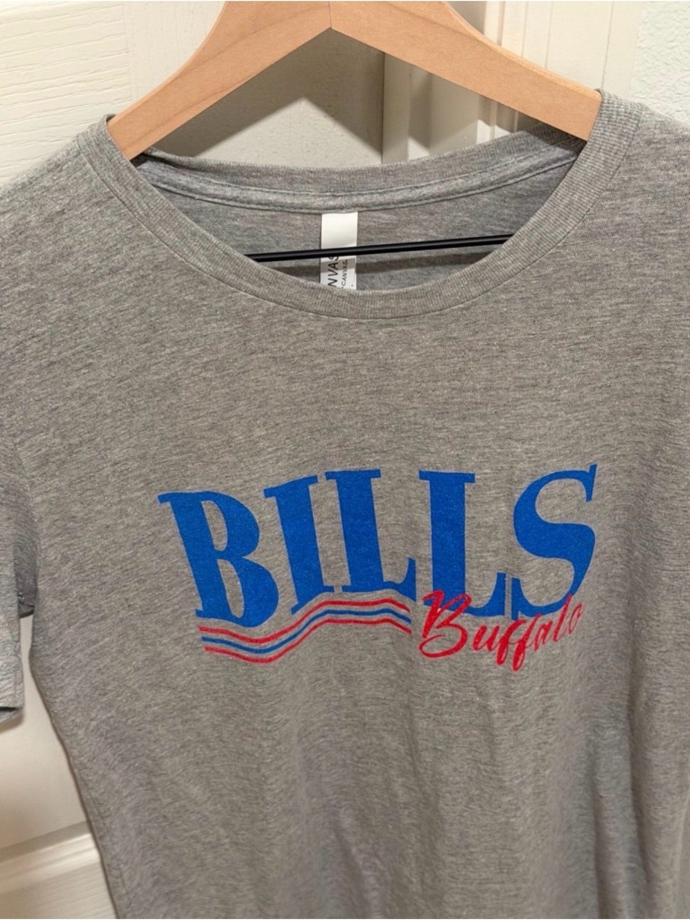 Woman's Buffalo Bills gray shirt size medium goo condition - Picture 2 of 2